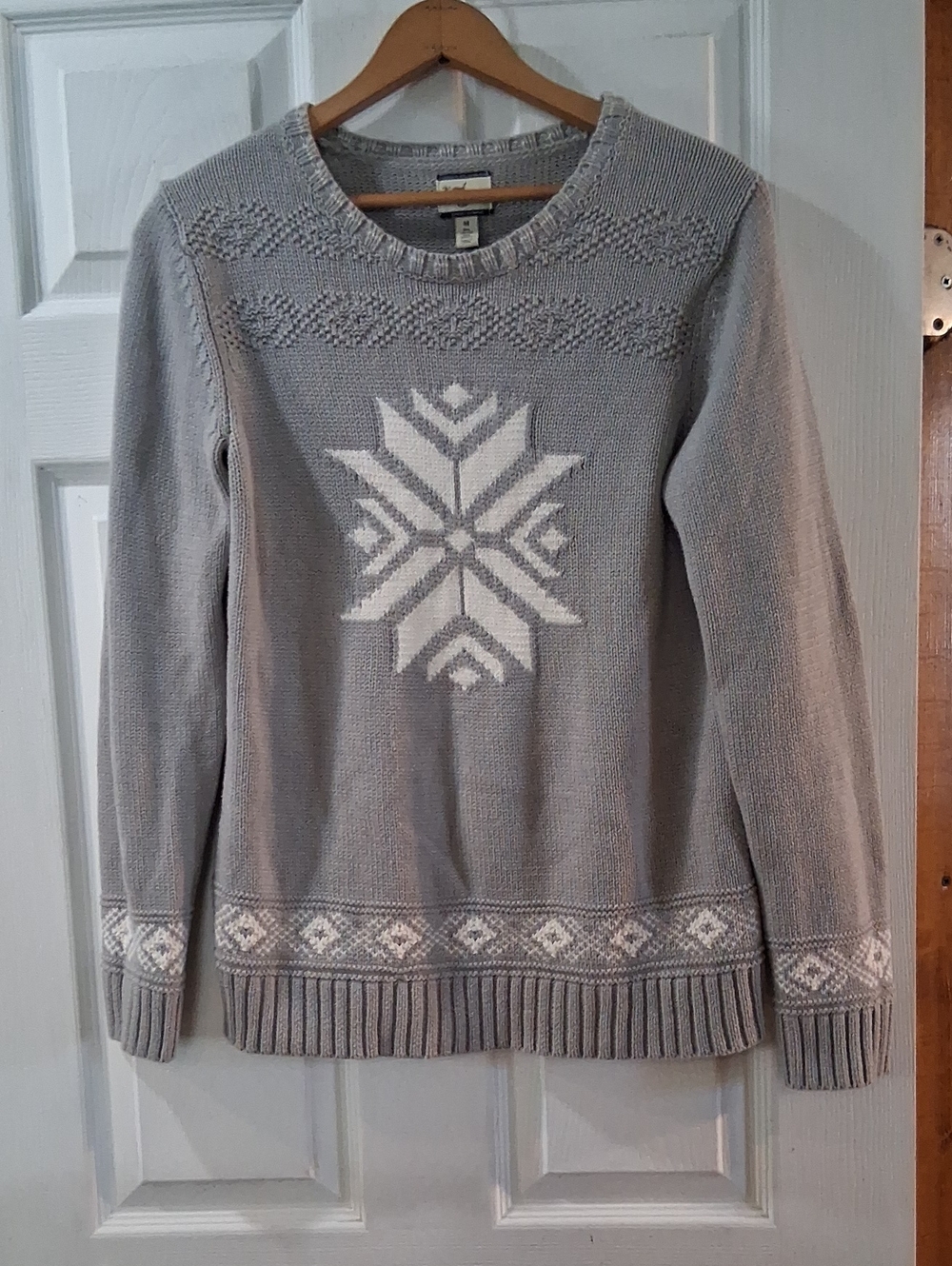 Women’s Gray Snowflake Knit Sweater